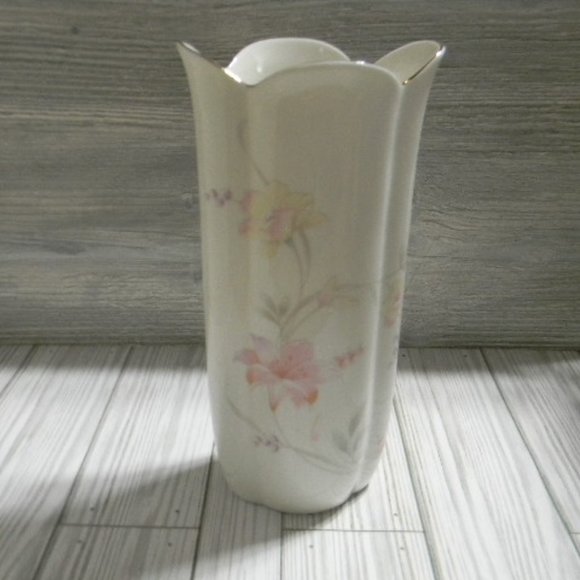 Vintage Fine China Vase 9 inches - Picture 1 of 3